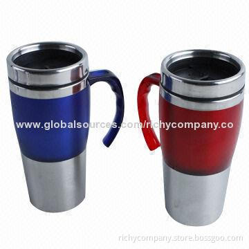 Travel mug with handle